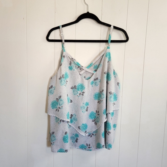 Torrid White Blue Floral Roses Tiered Flowy Tank Top Sleeveless Strappy Office - Picture 2 of 5